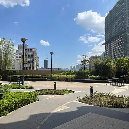 Modern 1 Bedroom Condo Near Airport, Moa, Picc, Star City, Okada With Fast Wifi & Netflix Free Pool Access