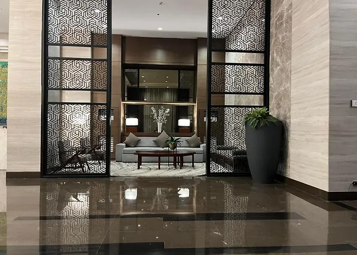 Aparthotel Modern 1 Bedroom Near Airport, Moa, Picc, Star City, Okada With Fast Wifi & Netflix Free Pool Access