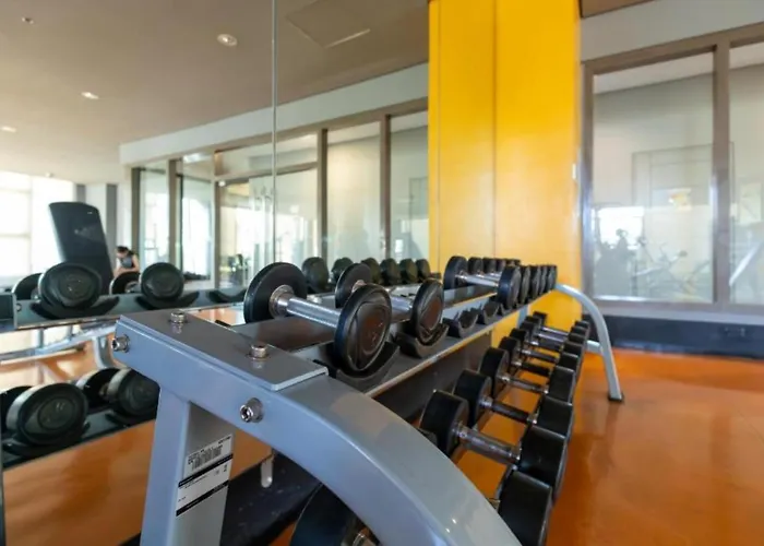 Modern 1 Bedroom Near Airport, Moa, Picc, Star City, Okada With Fast Wifi & Netflix Free Pool Access 3*