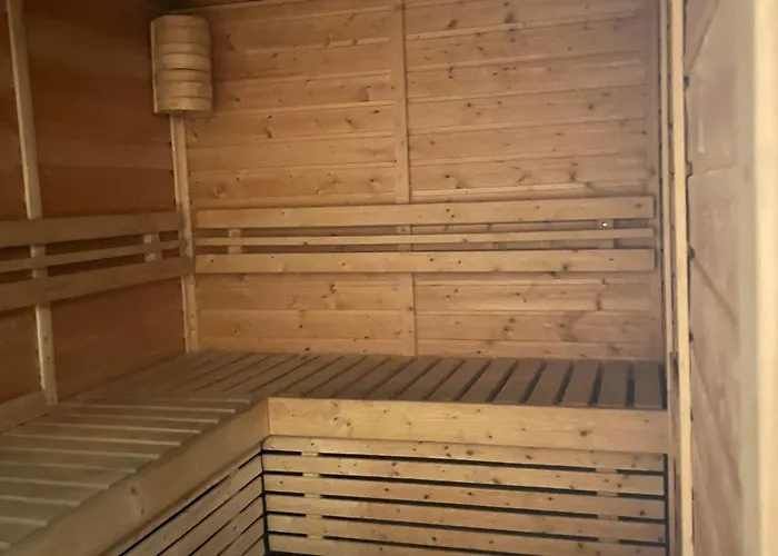 Modern 1 Bedroom Near Airport, Moa, Picc, Star City, Okada With Fast Wifi & Netflix Free Pool Access 3*
