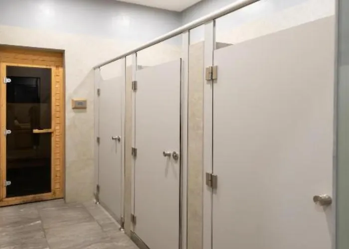 Modern 1 Bedroom Near Airport, Moa, Picc, Star City, Okada With Fast Wifi & Netflix Free Pool Access 3* Manila